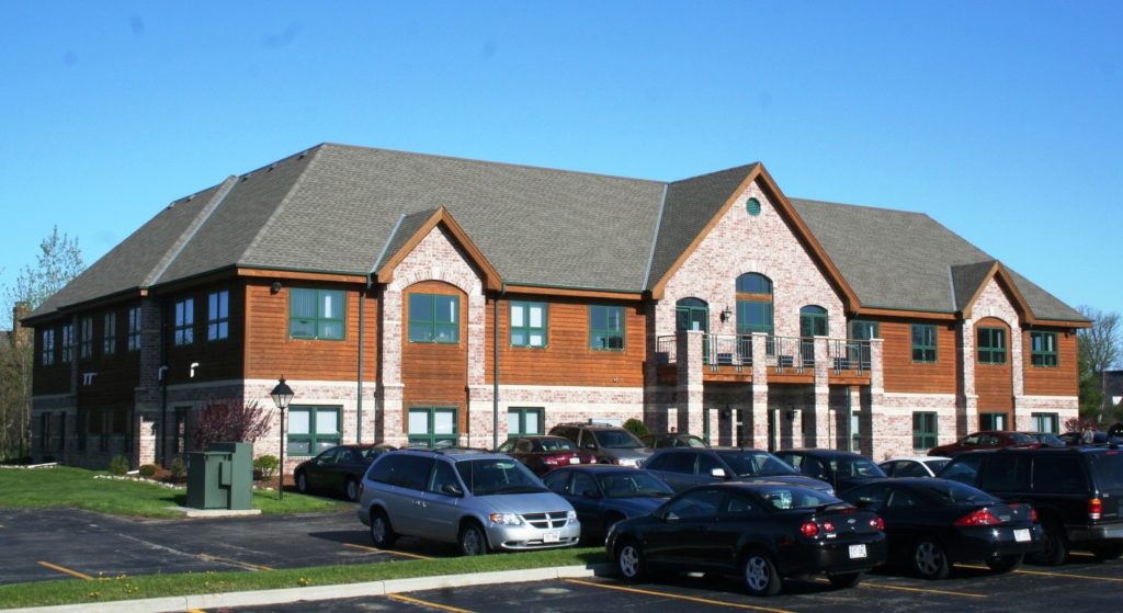 Image of Glen Oaks Office Park in Mequon with office space for lease near you.